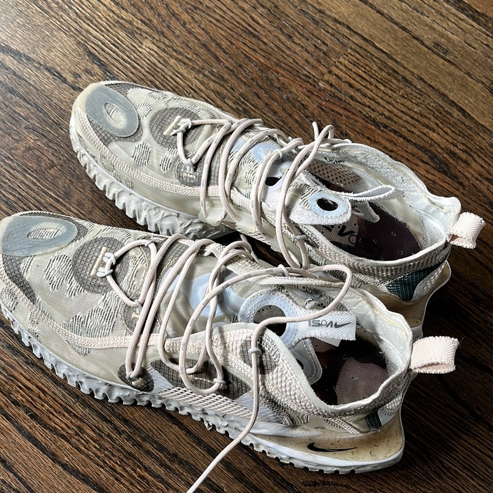 Nike Ispa’s size 10.5